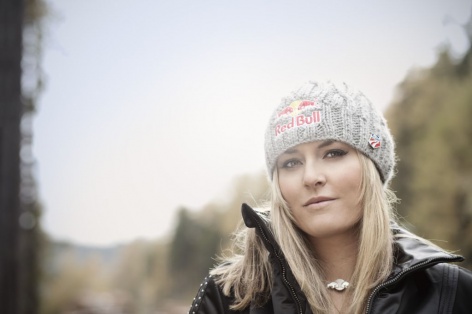 Lindsey Vonn's knee gives out during World Cup downhill race  