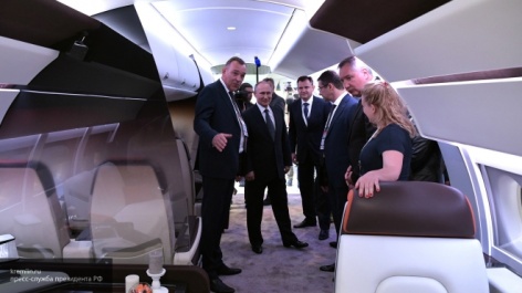 Владимир Путин осмотрел новый самолет для спортсменов