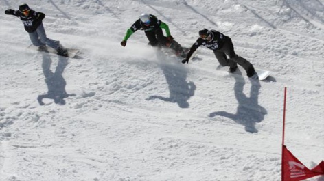 Snowboarders open season in board-cross and parallel disciplines