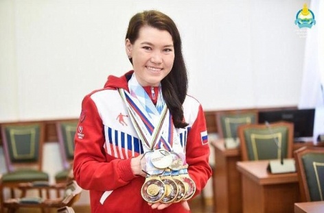 Власти Бурятии наградили чемпионку Универсиады Алису Жамбалову 