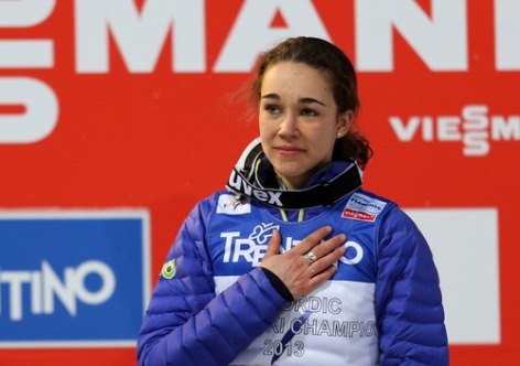 Сара Хендриксон победила на норвежском этапе Кубка мира по прыжкам на лыжах
