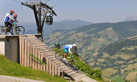 Сборная Австрии по ски-кроссу пересела на велосипеды