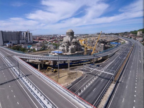 В Сочи открыли новую двухуровневую транспортную развязку