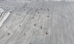 Молодые сноубордисты тренируются в Саас-Фе
