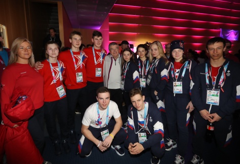 Томас Бах встретился с участниками юношеских Олимпийских игр  