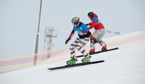 На юниорском первенстве России по сноуборду – параллельный слалом