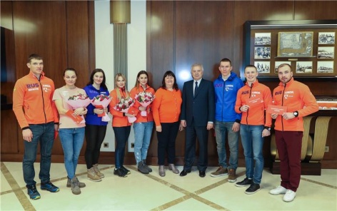 Вагит Алекперова встретился со спортсменами сборной России по лыжным гонкам