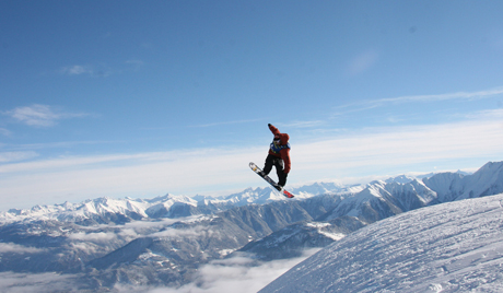 The Russian national slopestyle team flies to US