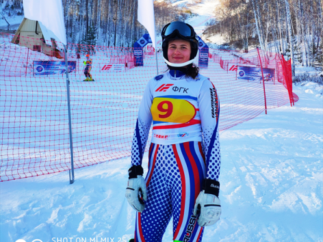 Алена Харцызова и Константин Рябица - победители этапа КР в слаломе