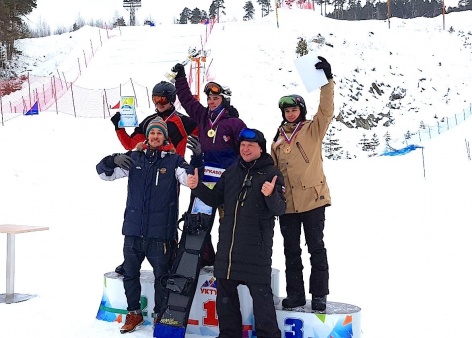 В «Уктусе» прошел первый этап Кубка России по сноуборд-кроссу