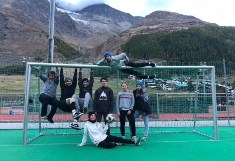 Юниоры-сноубордисты готовятся в Альпах