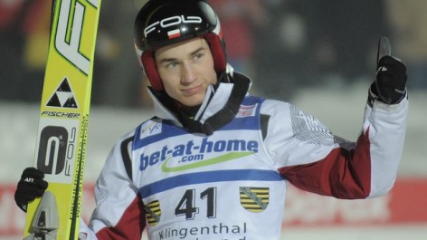 Stoch emerges from Malysz's shadow to take world ski jump title 