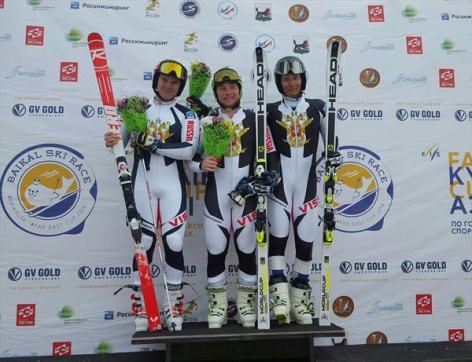 Победители второго супергиганта на этапе Кубка Азии - Дарья Овчинникова и Артем Бородайкин