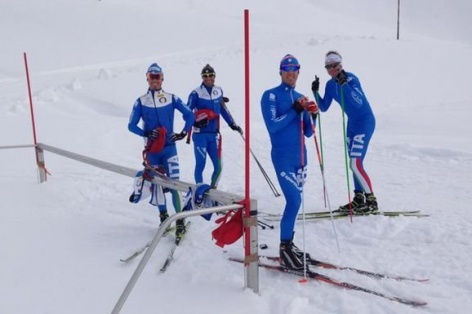 Итальянские лыжники проводят первый сбор на Пассо Стельвио