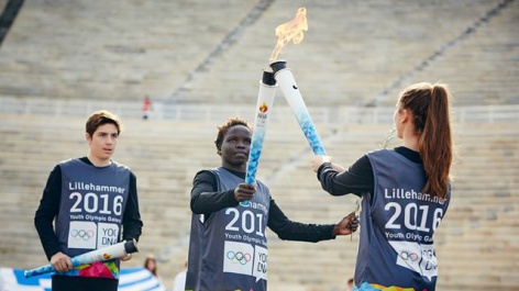 В Афинах зажгли олимпийский огонь Юношеских Игр в Лиллехаммере-2016