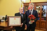 Павел Колобков вручил государственную награду Алексею Холостову